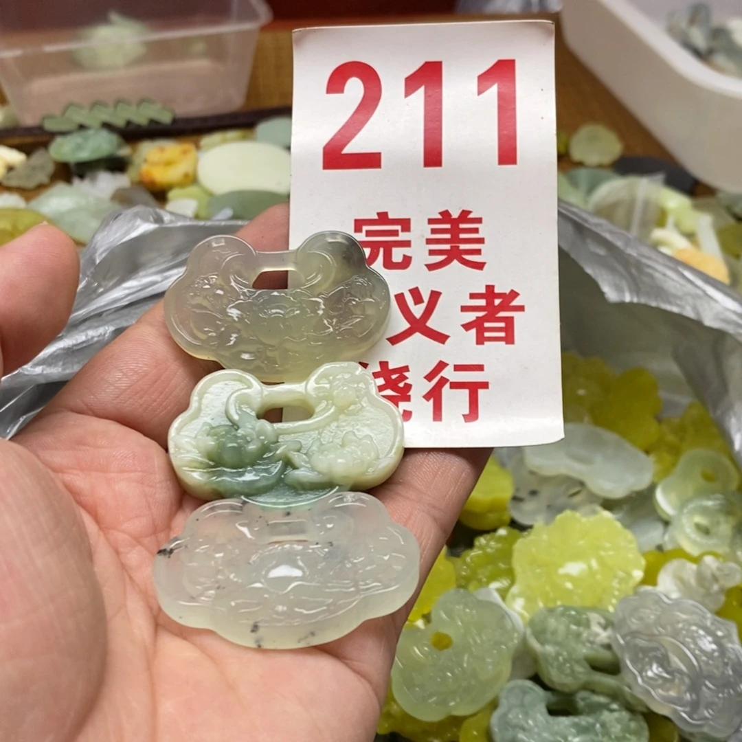 蛇纹石玉挂坠未镶嵌