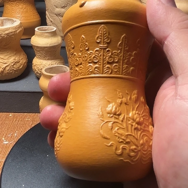 隐隐约约地看到一只大