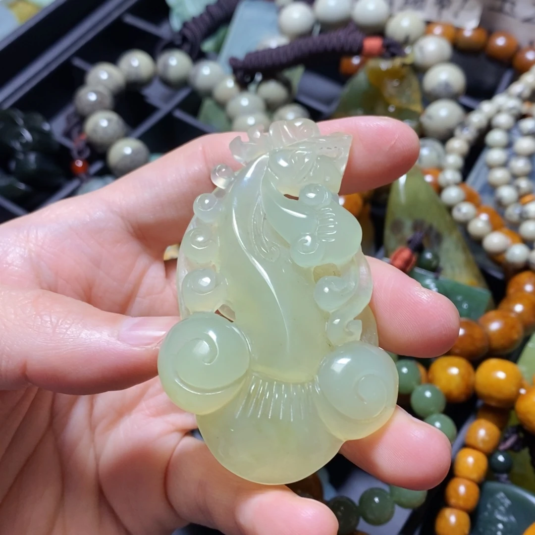 蛇纹石玉未镶嵌颈饰
