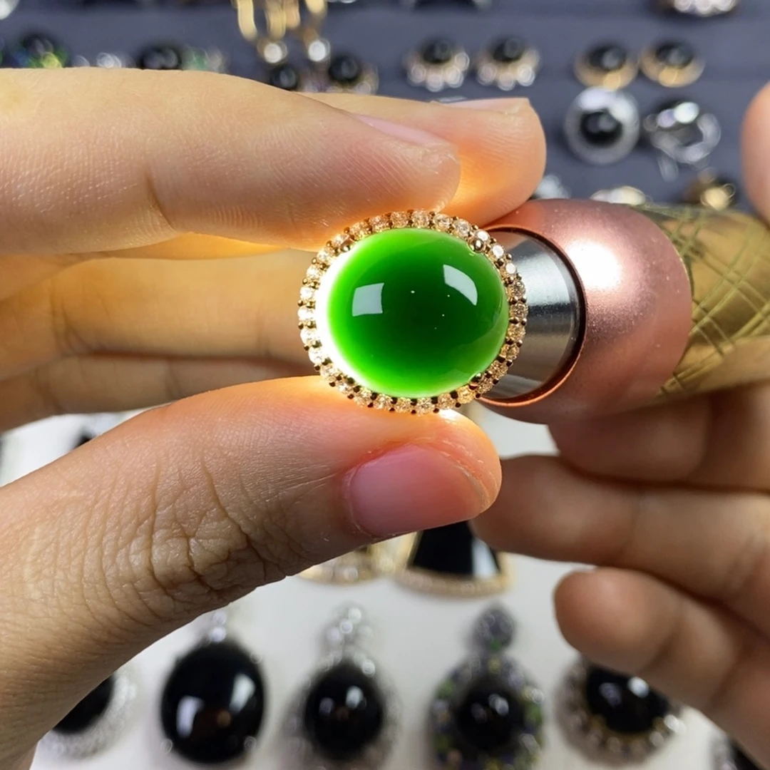 18K金镶嵌戒指翡翠