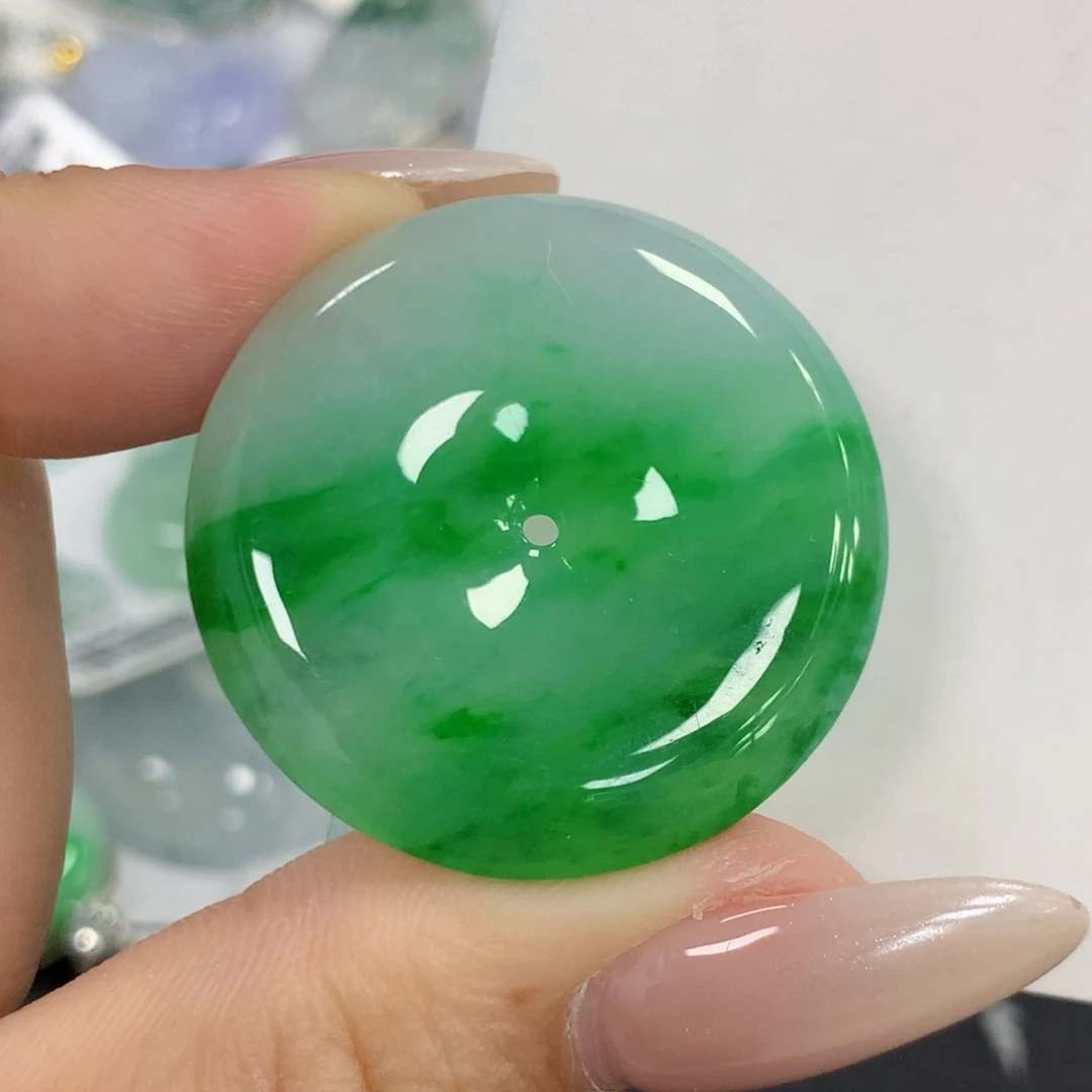 颈饰18K金镶嵌翡翠