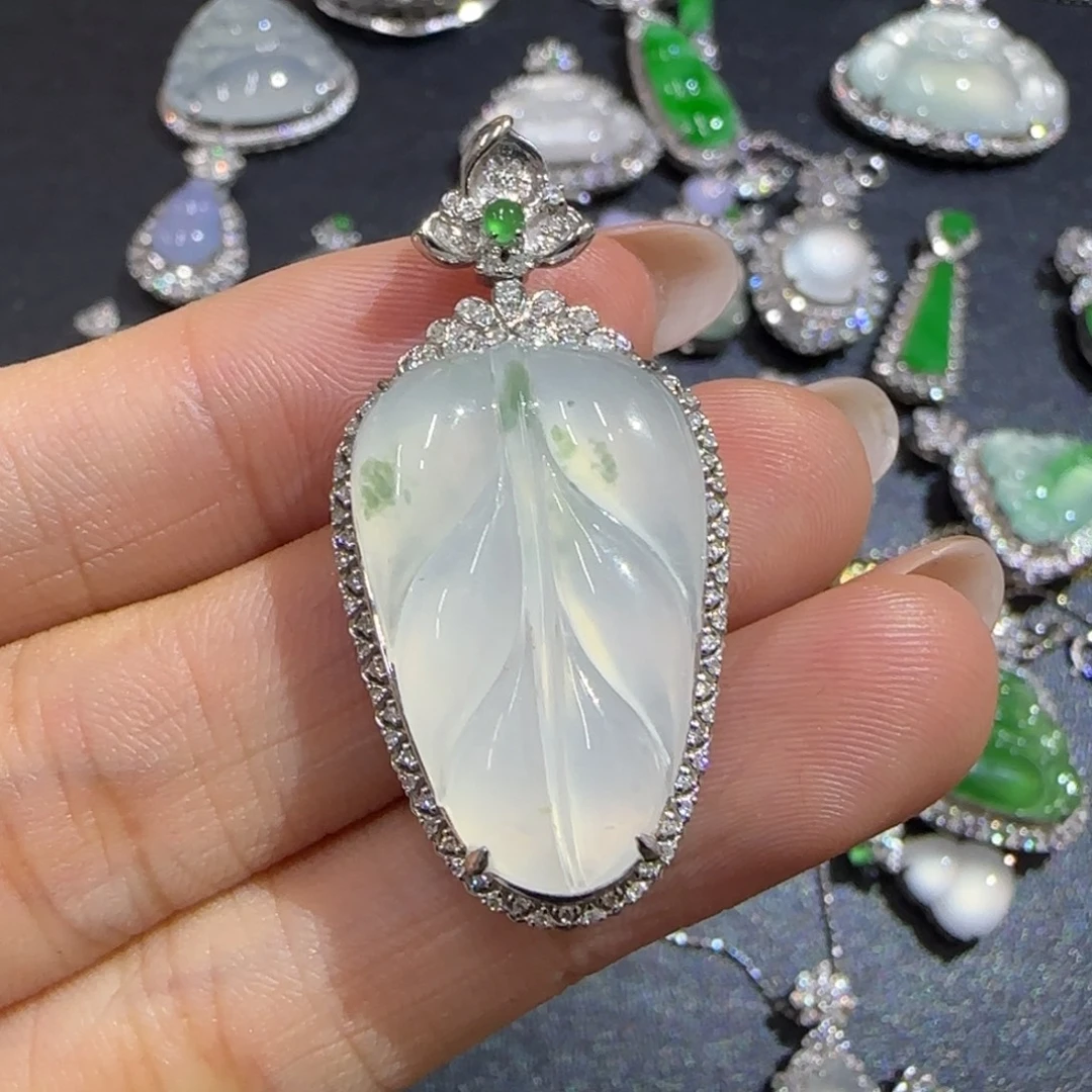 颈饰18K金镶嵌翡翠精品