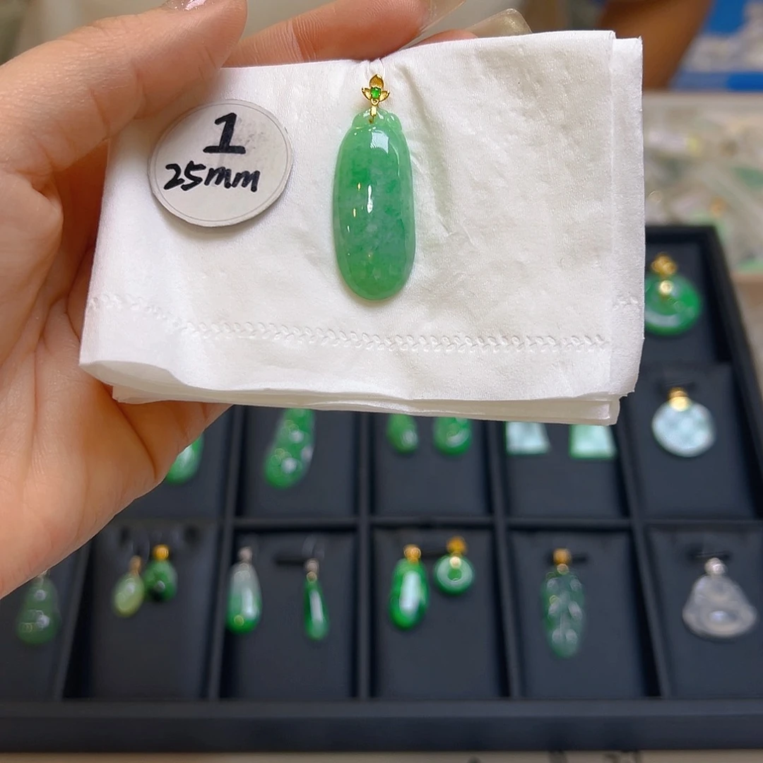 翡翠吊坠(不含链)18K金镶嵌翡翠