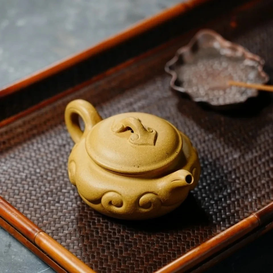 预售-宜兴原矿本山段经典器仿古如意壶黄金容量150CC