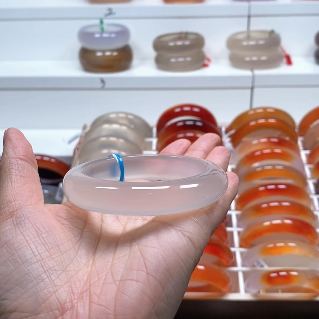 玛瑙/玉髓手镯未镶嵌是***?天然文雾正常