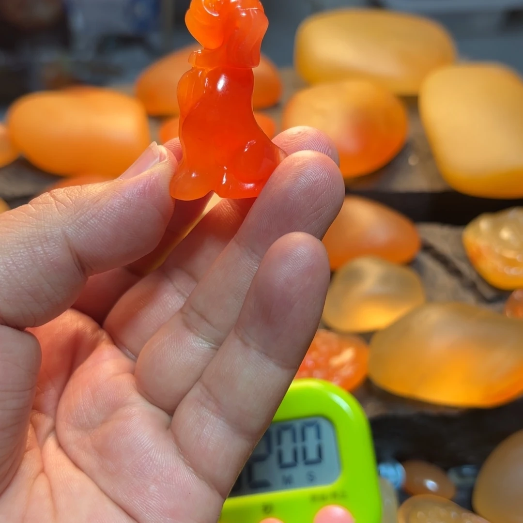 余***石英岩玉未镶嵌挂件