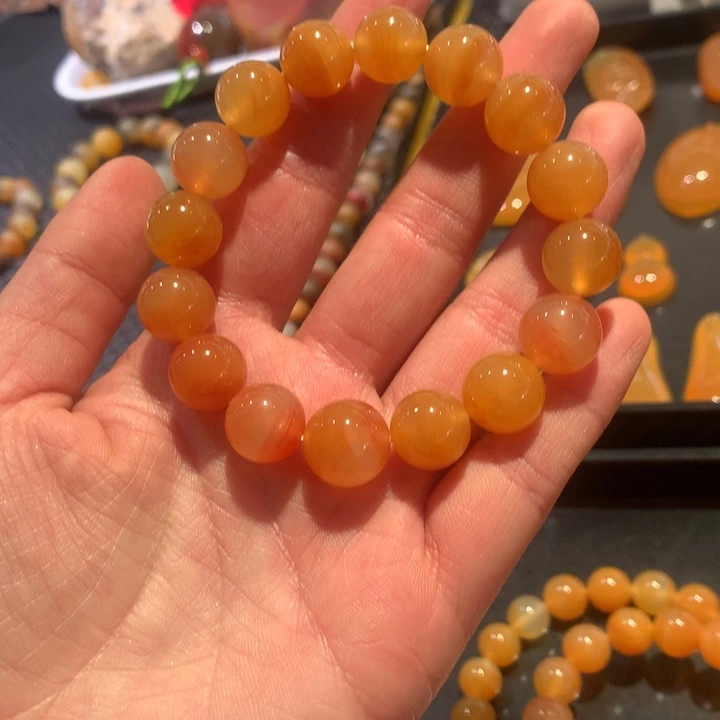 石英质玉（黄龙玉）未镶嵌颈饰