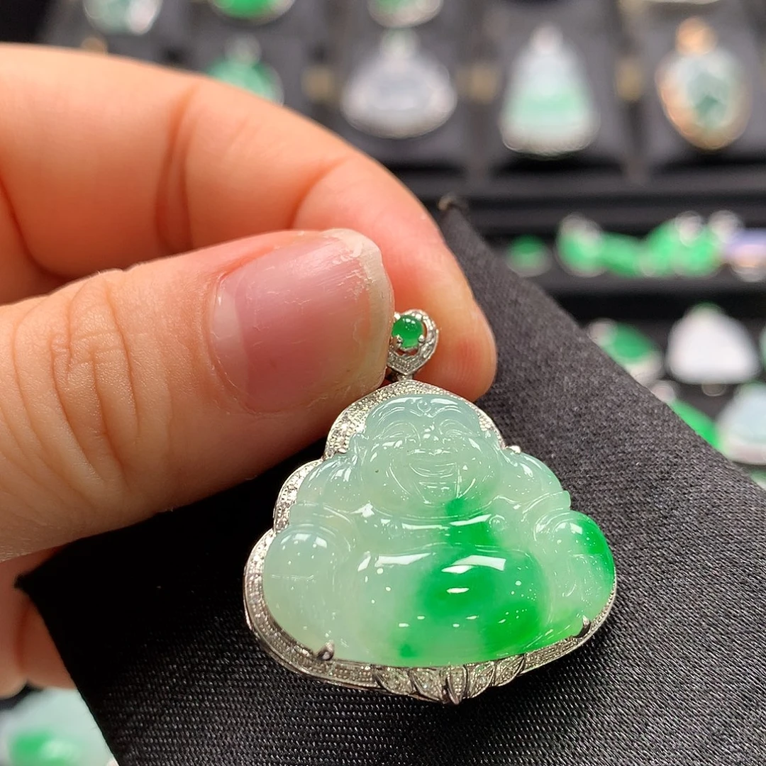 翡翠18K金镶嵌颈饰佛公