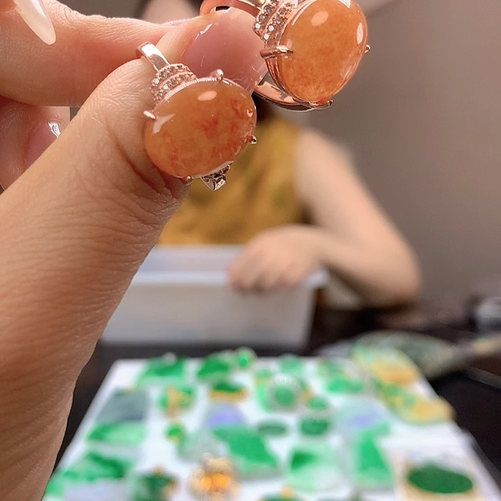 翡翠戒指未镶嵌翡翠多样发其一