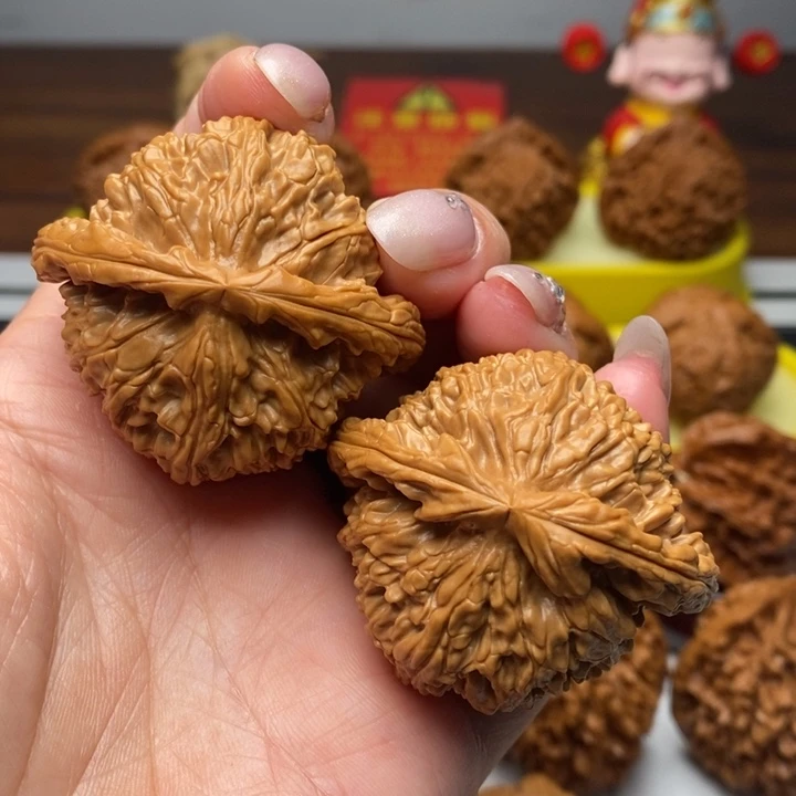 核桃文玩核桃白狮子46尺