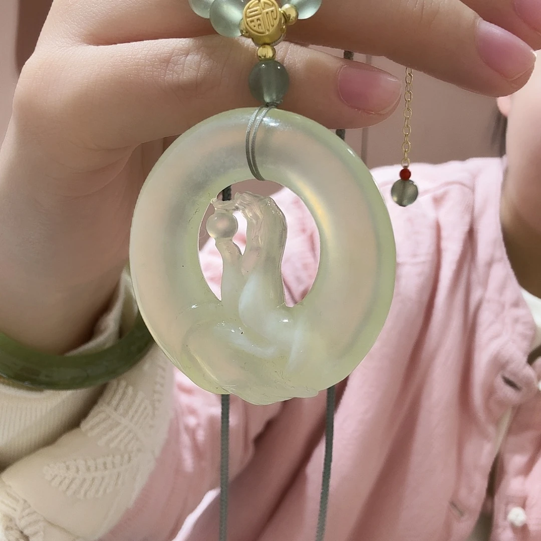 蛇纹石玉未镶嵌颈饰