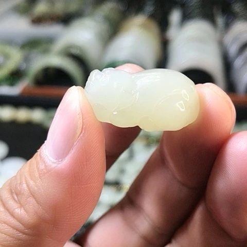 和田玉未镶嵌颈饰*?