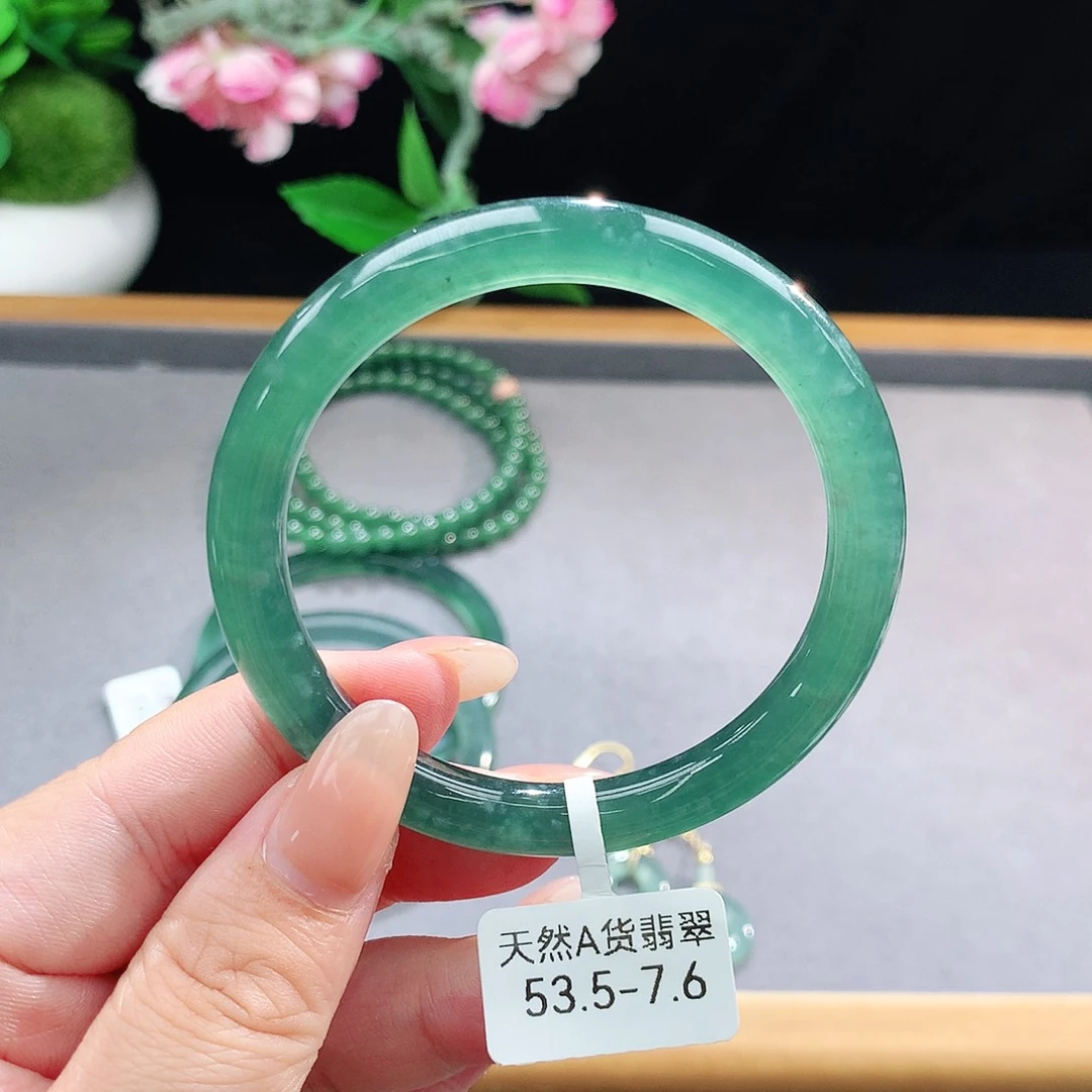 未镶嵌手镯（圆镯）翡翠