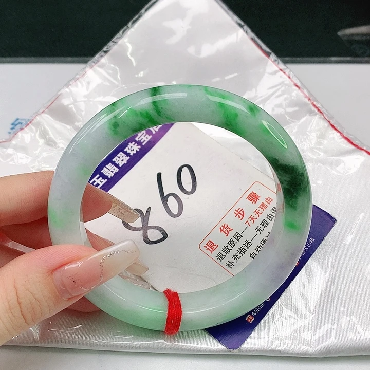 翡翠手镯未镶嵌翡翠手镯