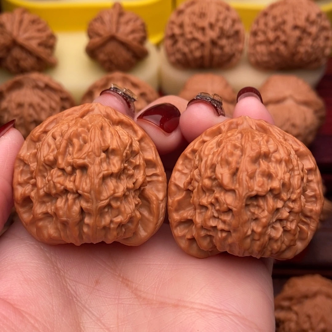 把件文玩核桃精品三角白狮子头39