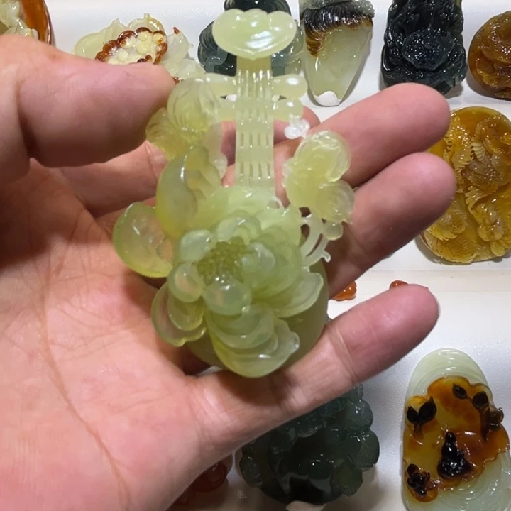 岫玉未镶嵌吊坠(赠链)