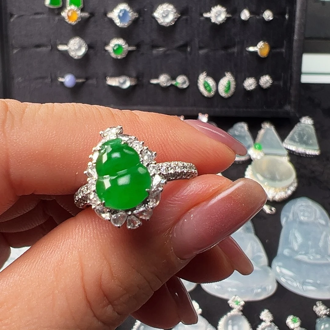 翡翠18K金镶嵌颈饰戒指