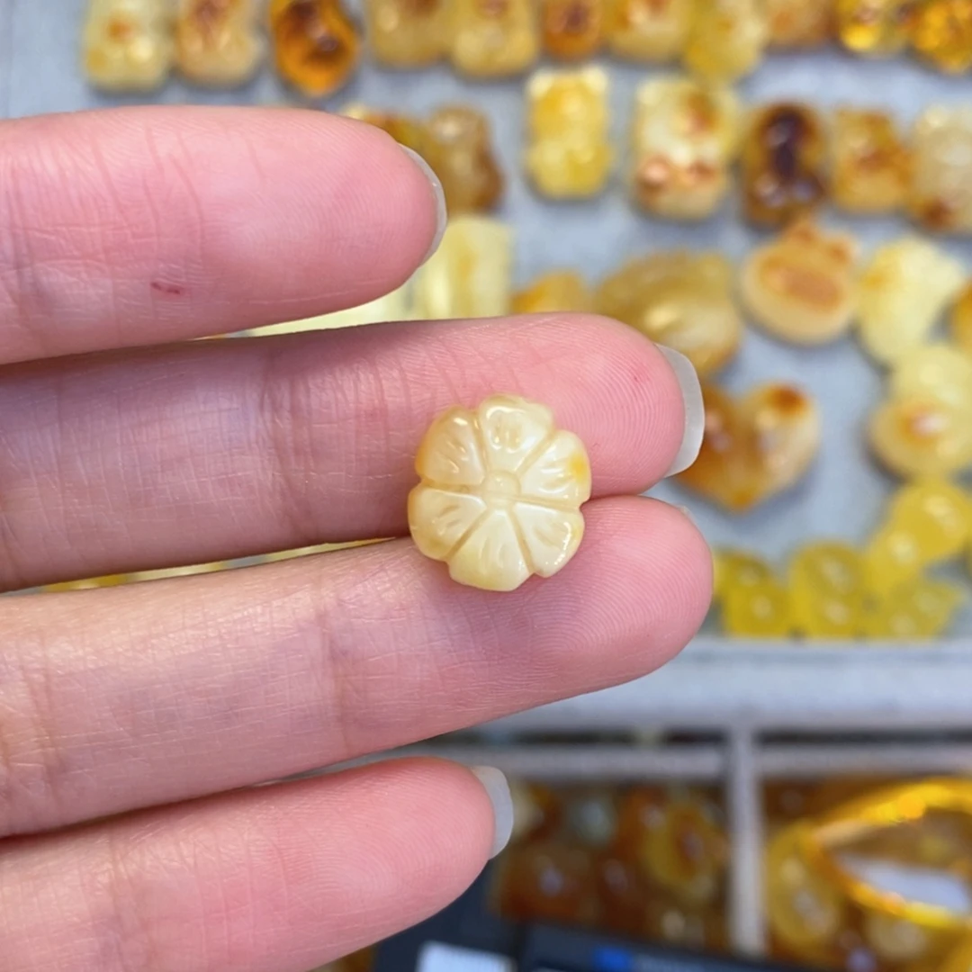 蜜蜡颈饰未镶嵌梅花