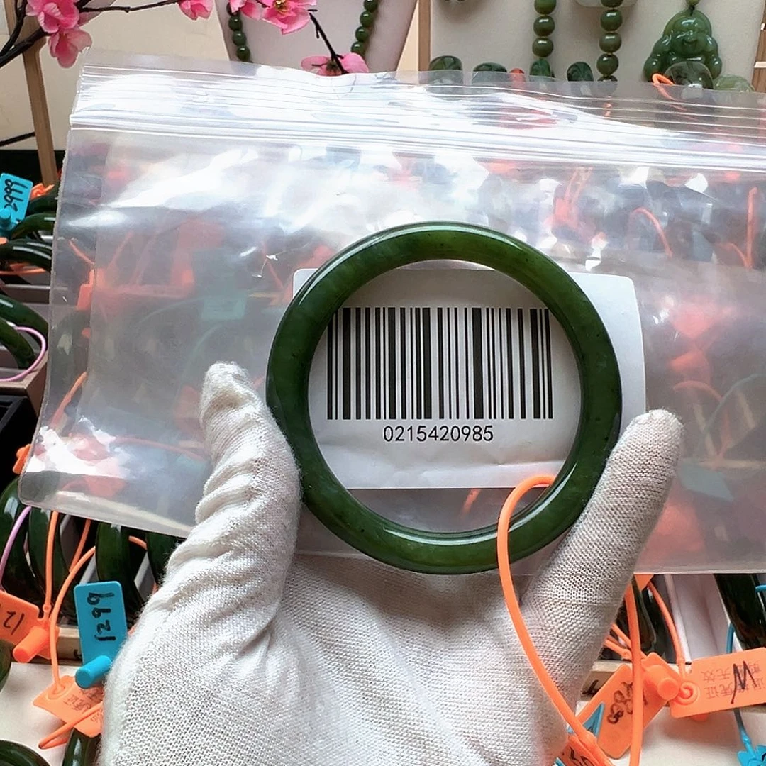 ****️和田玉未镶嵌手镯