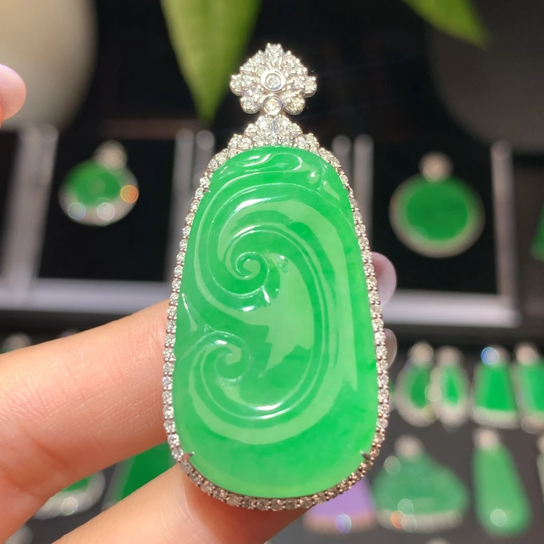 翡翠颈饰18K金镶嵌翡翠