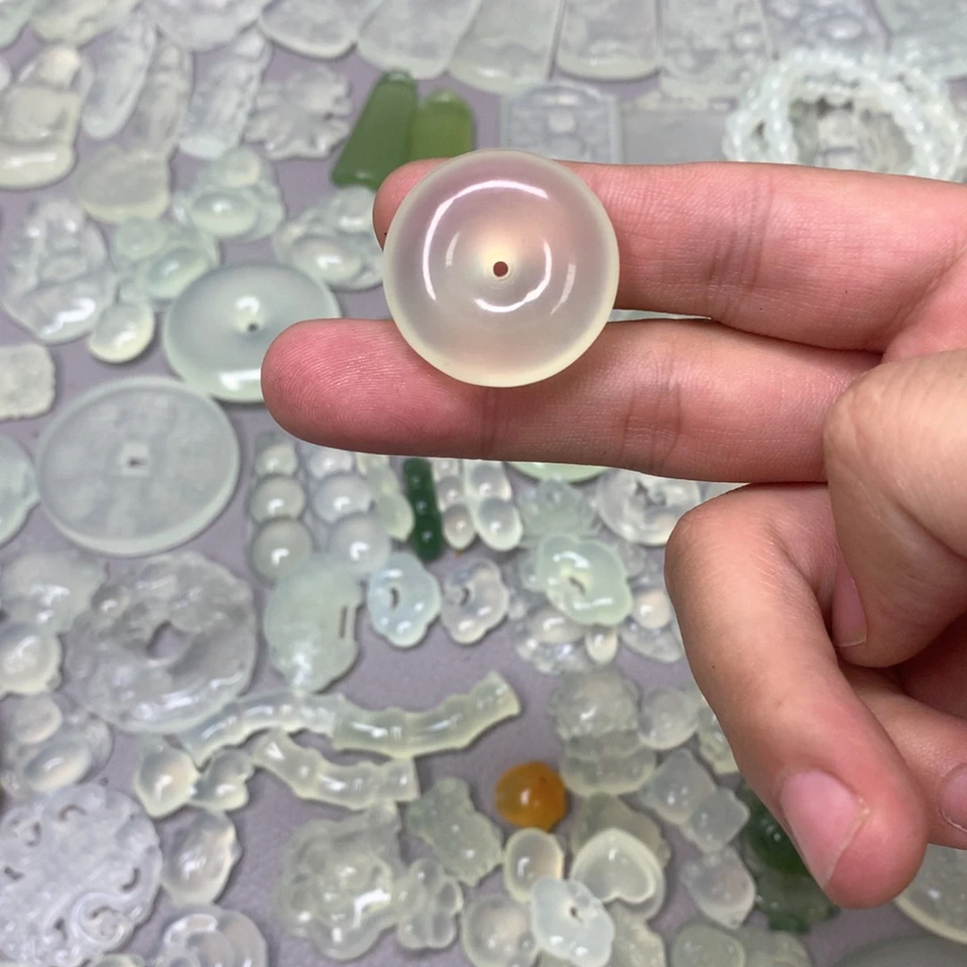 蛇纹石玉颈饰未镶嵌晚***声