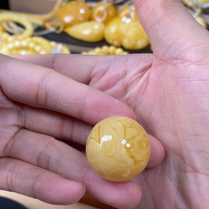 未镶嵌琥珀裸石圆珠