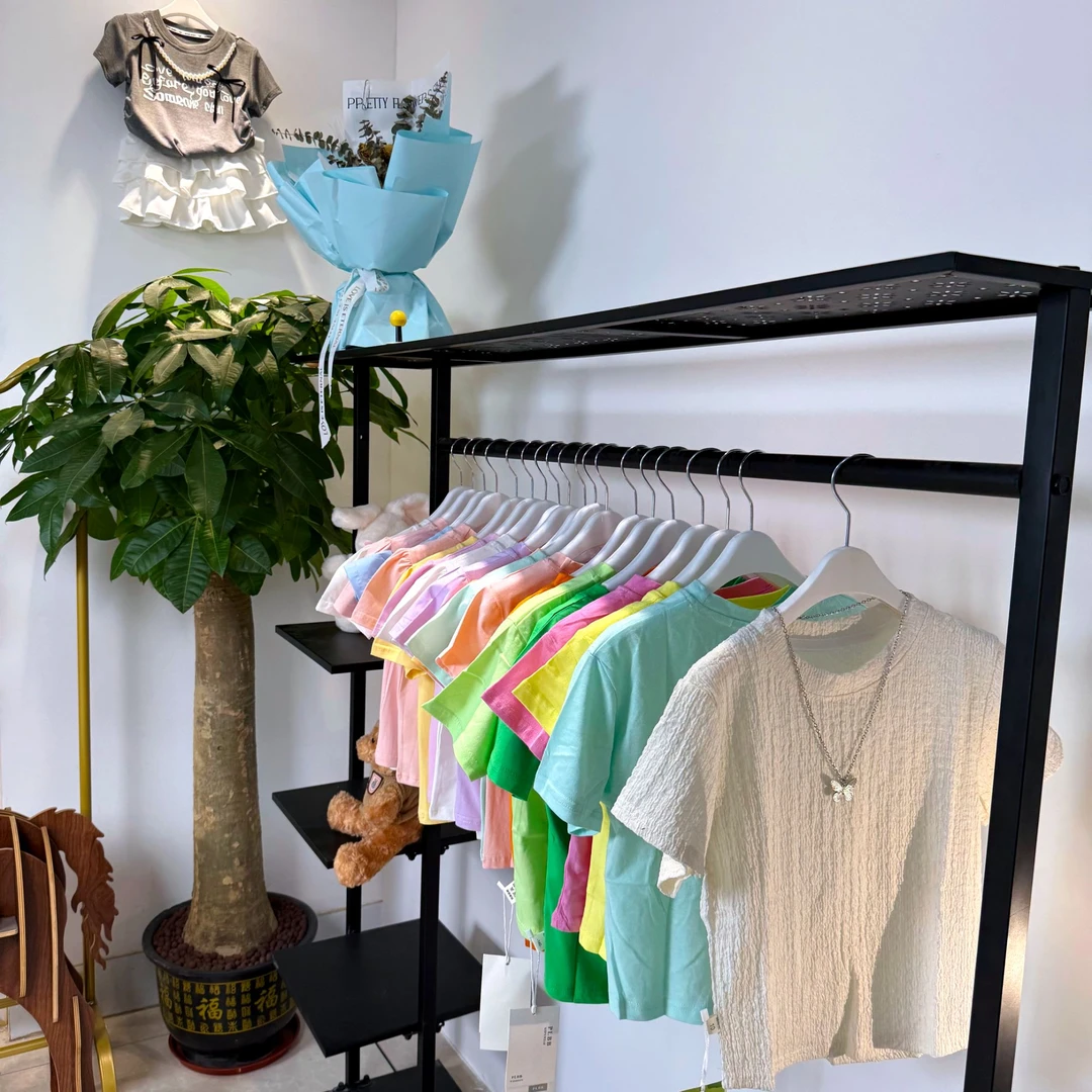 商场男女童装尾货捡漏 主播叫到名字拍对应价格 下单备注好编码