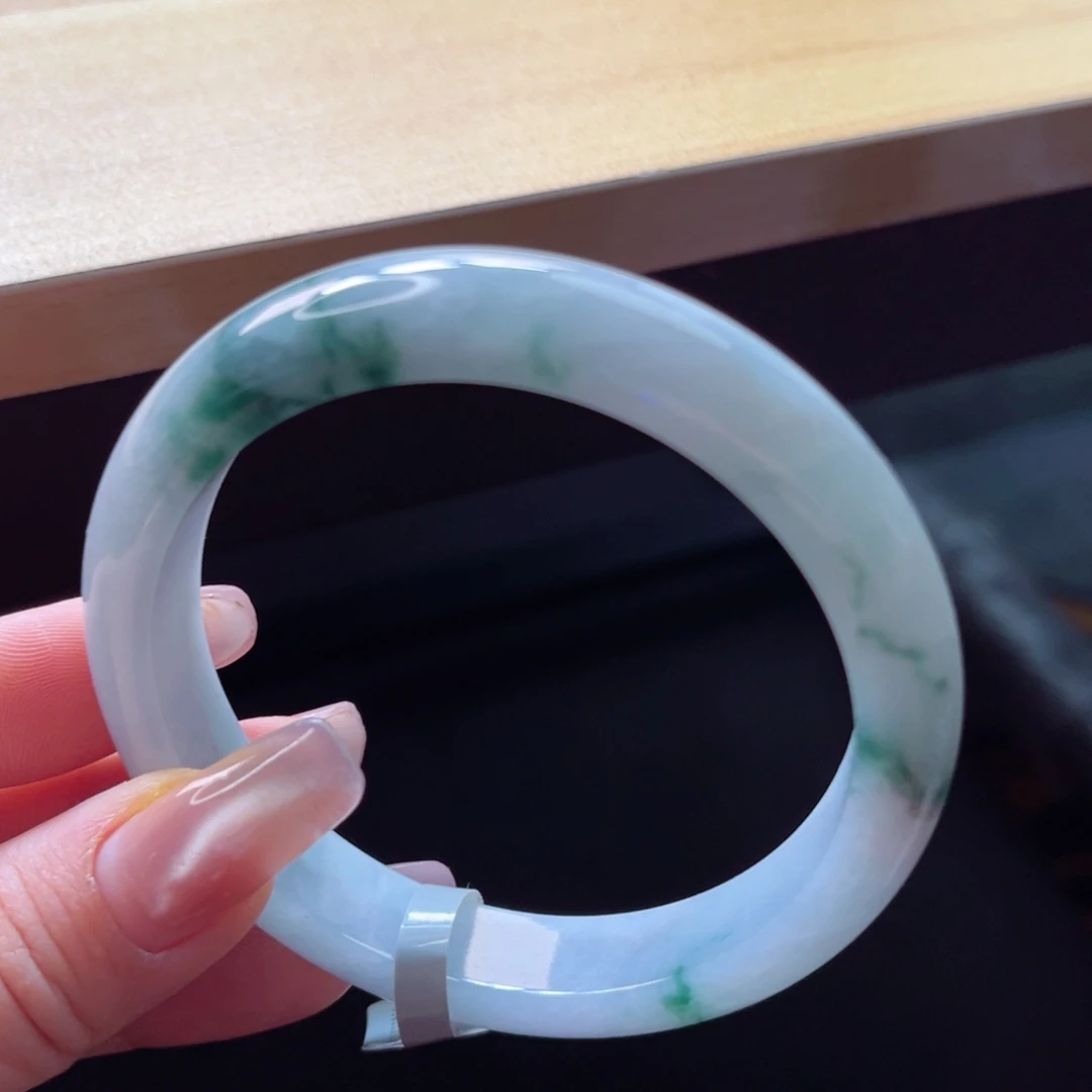 翡翠手镯未镶嵌手镯