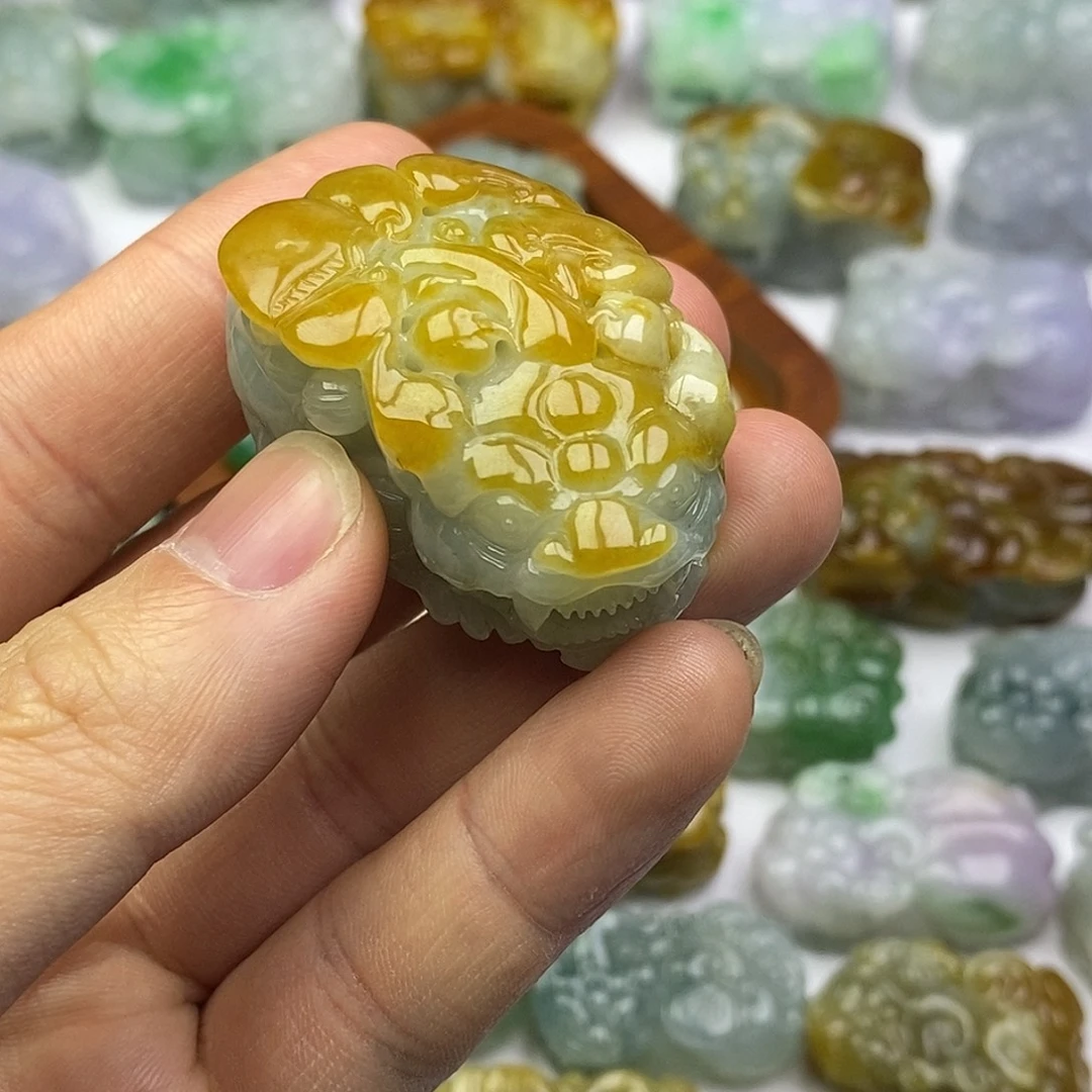 翡翠未镶嵌颈饰貔貅