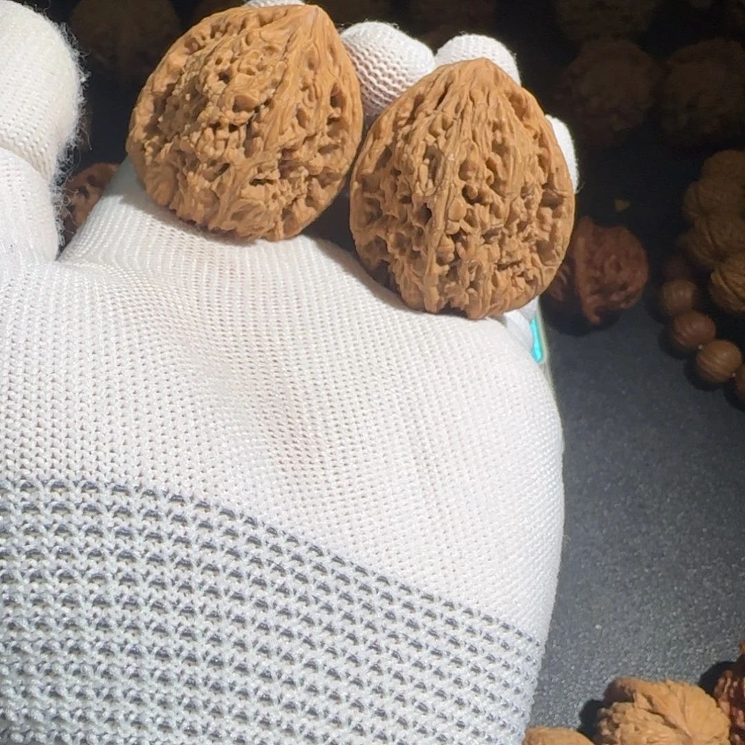 文玩核桃吊坠南将石，默认有黄，练手对儿