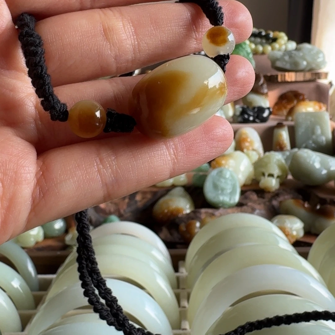 老***多和田玉（糖玉）未镶嵌颈饰