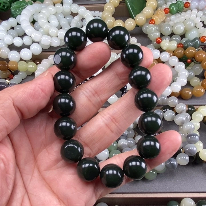 。***…和田玉未镶嵌挂件