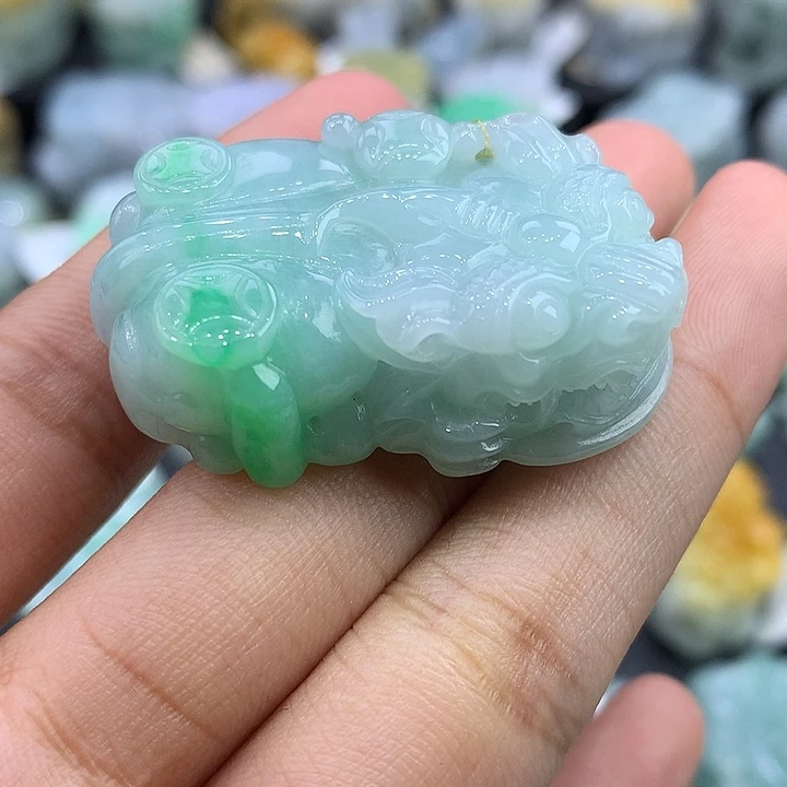 凤***意翡翠未镶嵌颈饰天然缅甸翡翠