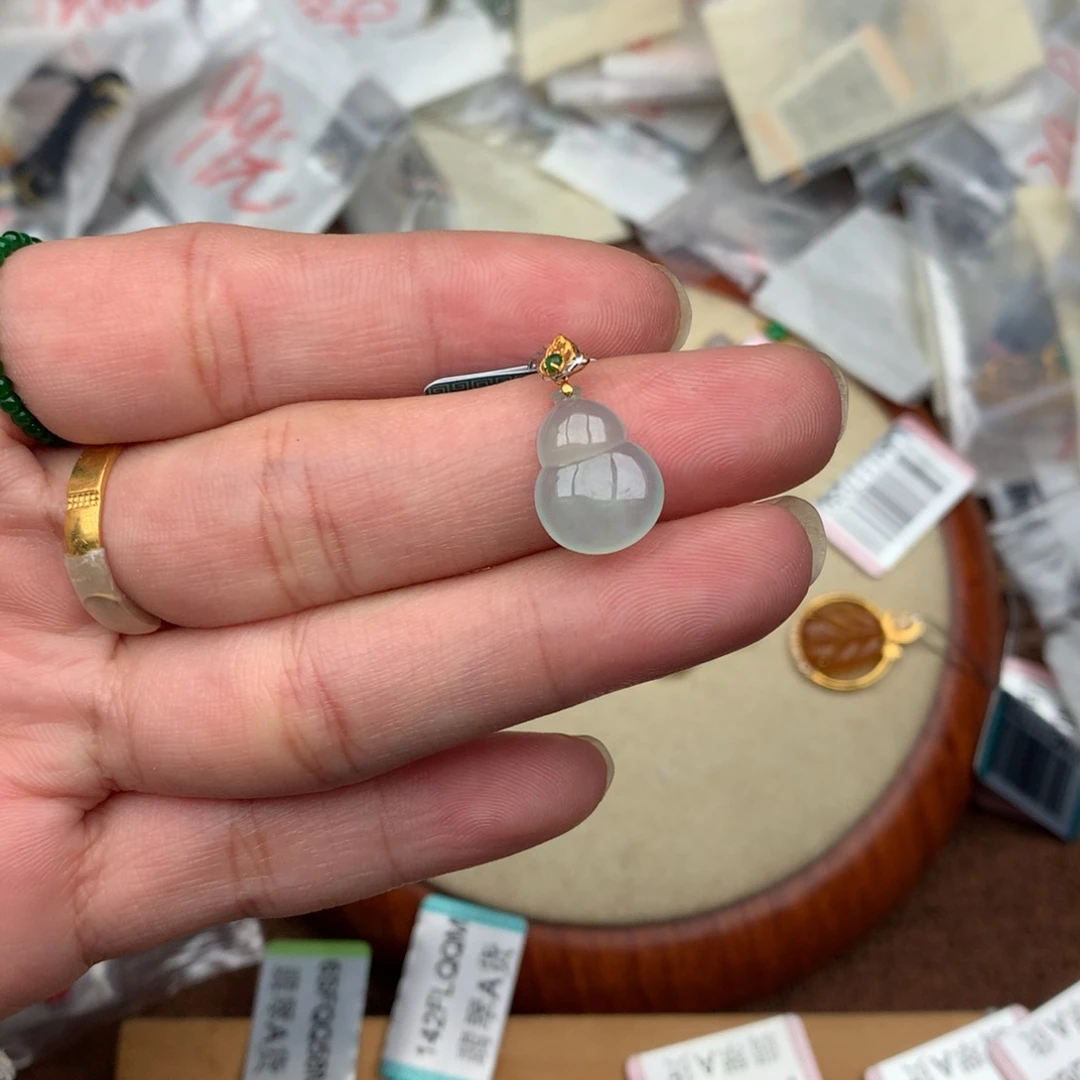 翡翠18K金镶嵌挂件一