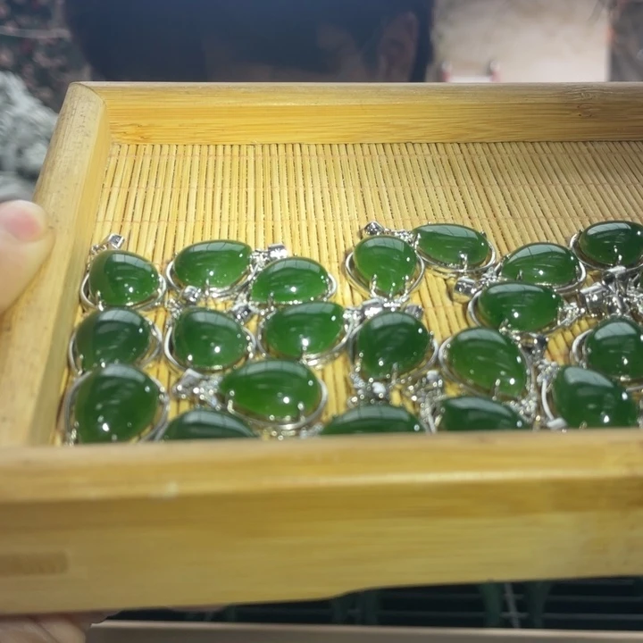 颈饰未镶嵌和田玉碧玉水滴颈饰拍一发一颜色微差