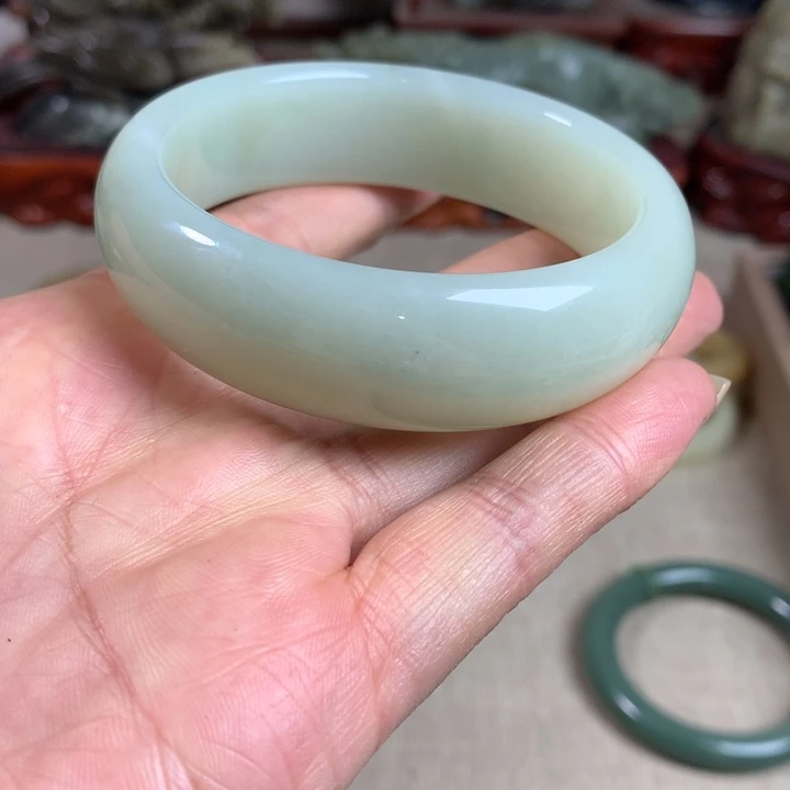 寒***冬和田玉（糖玉）未镶嵌手镯