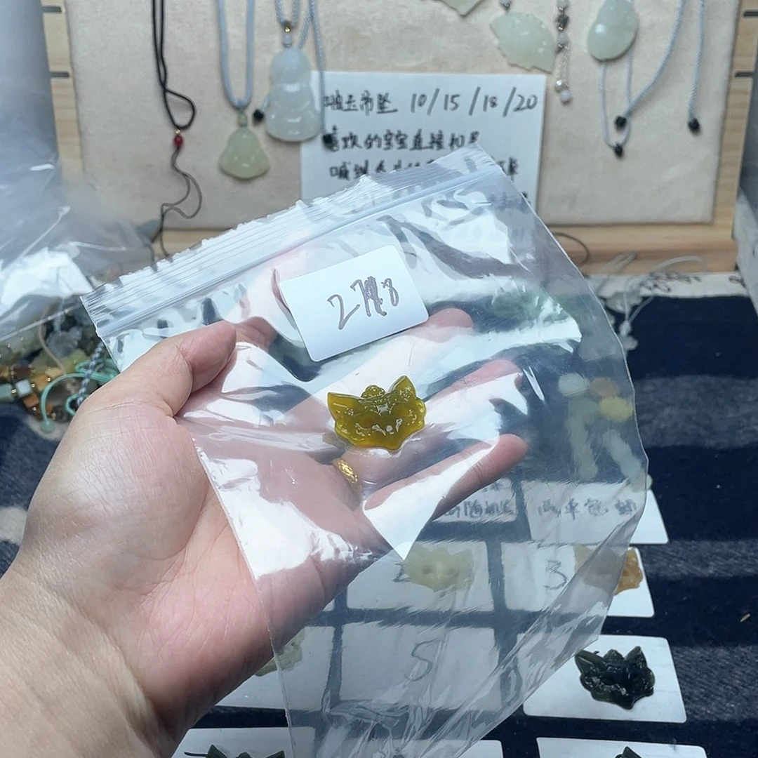 蛇纹石玉颈饰未镶嵌左*