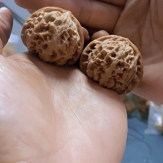 【闪购商品】把件文玩核桃40宫灯修尖