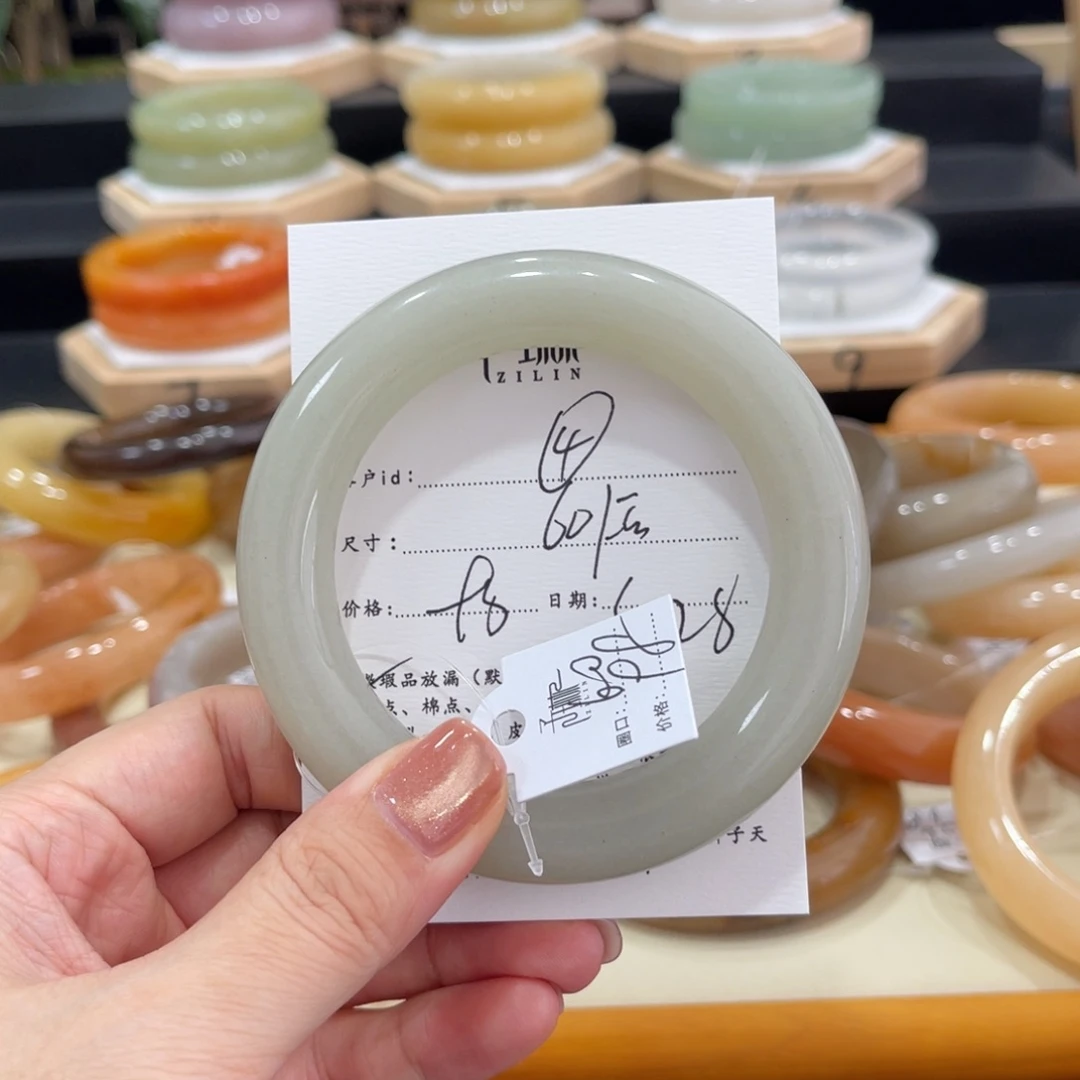 未镶嵌手镯石英质玉