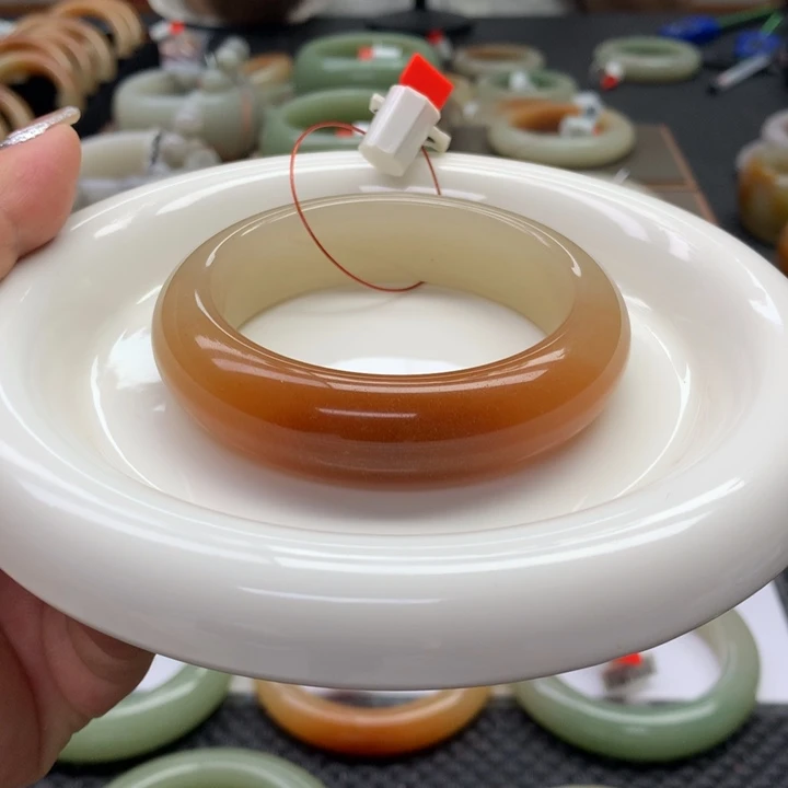 未镶嵌手镯石英岩玉