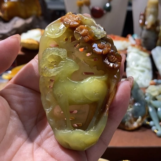 蛇纹石玉未镶嵌颈饰