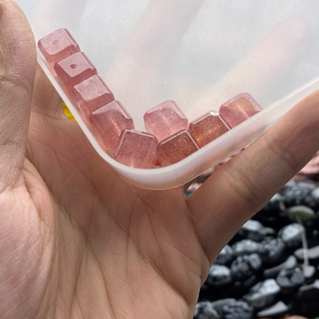 玛瑙/玉髓未镶嵌珠宝半成品一个天然10mm草莓晶方糖D12