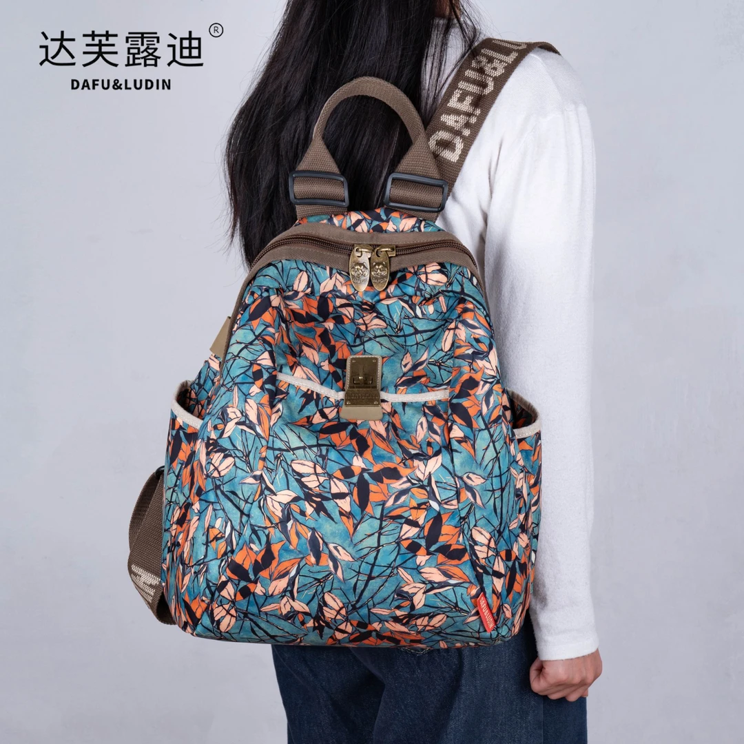 达芙露迪2025年秋季百搭防水大容量不闷热出差外出旅行女士双肩包