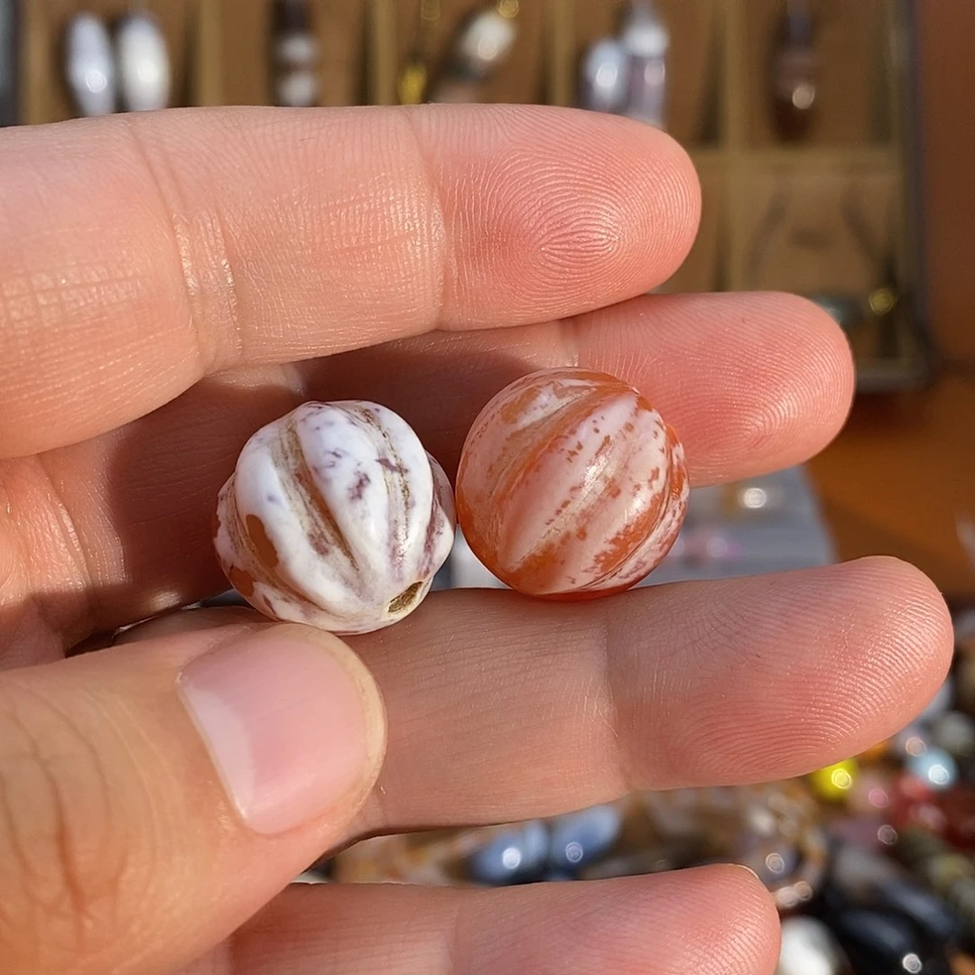 玛瑙/玉髓颈饰未镶嵌苏****?