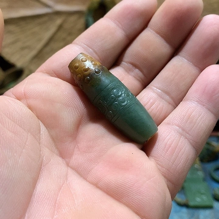 未镶嵌岫岩河磨玉（透闪石质玉）挂件