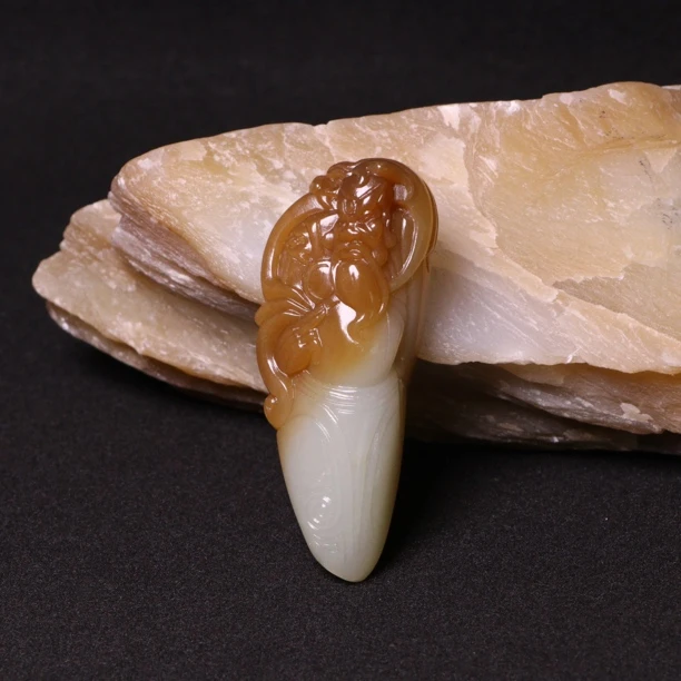 新疆和田玉且末糖白关公28.5克