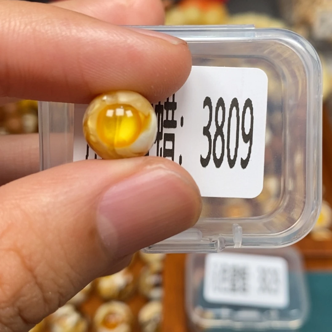 蜜蜡未镶嵌珠宝奇石3809