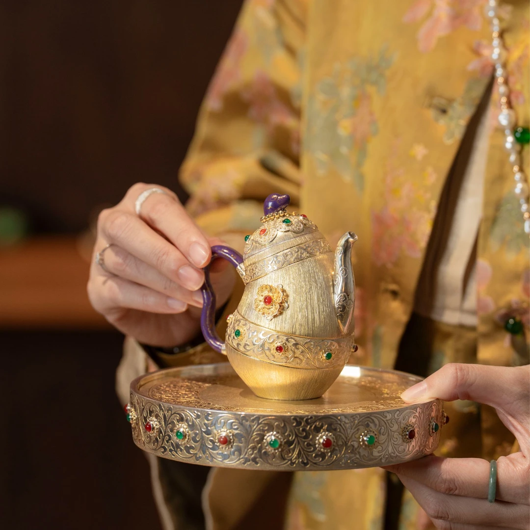 DZ0121 呆坐-錾刻掐丝嵌百宝如意金豆豆壶三周年限定