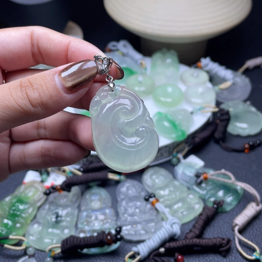 颈饰未镶嵌翡翠爱**由