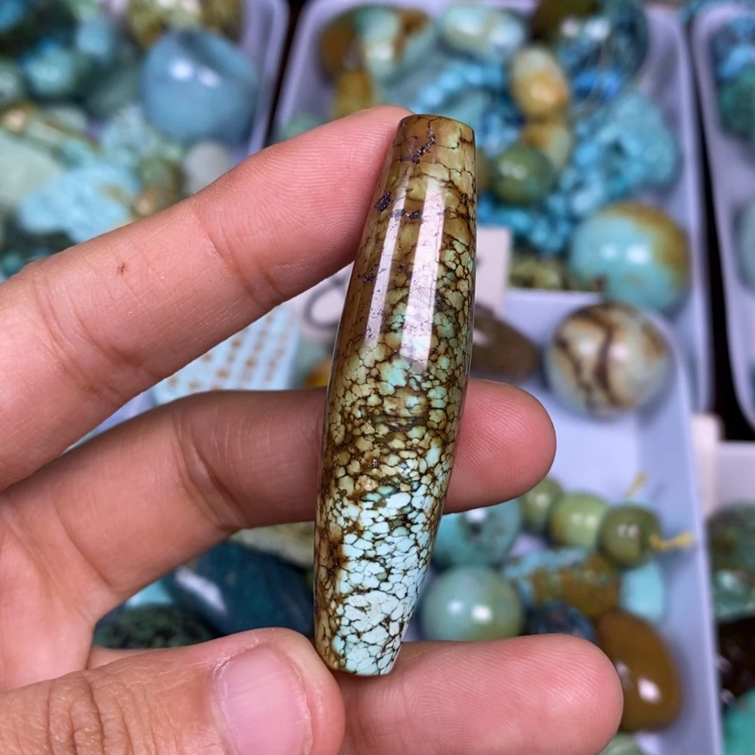 绿松石未镶嵌颈饰